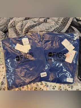 NIP FIGS Royal Blue Scrub set (top & bottom), size XL